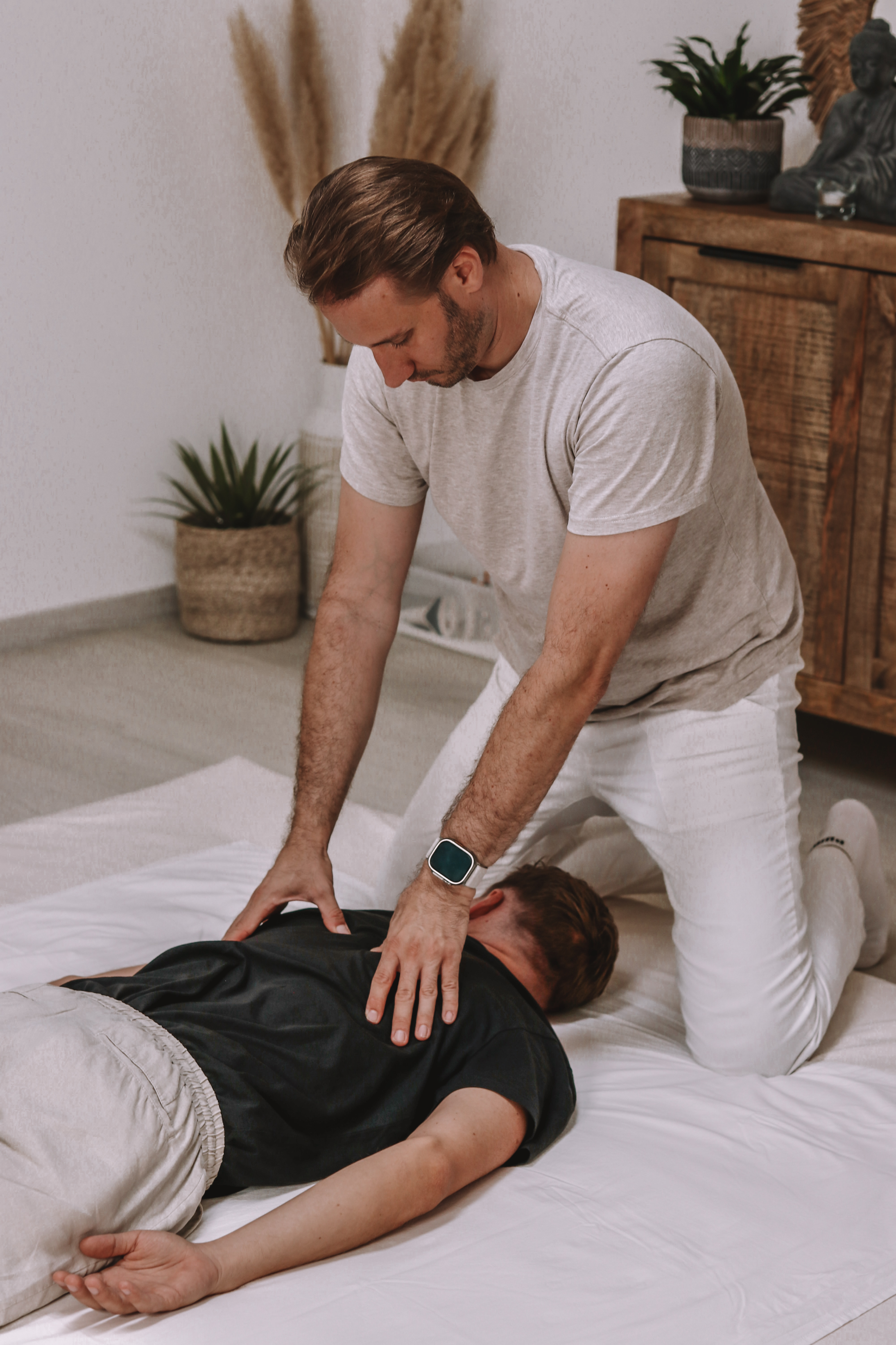 Michael Stein bei der Shiatsu-Behandlung